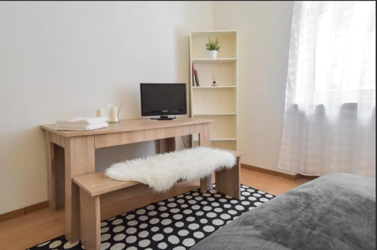Cozy Room In Stuttgart Near Center With Shared Bathroom And Kitchen 0*,  德国