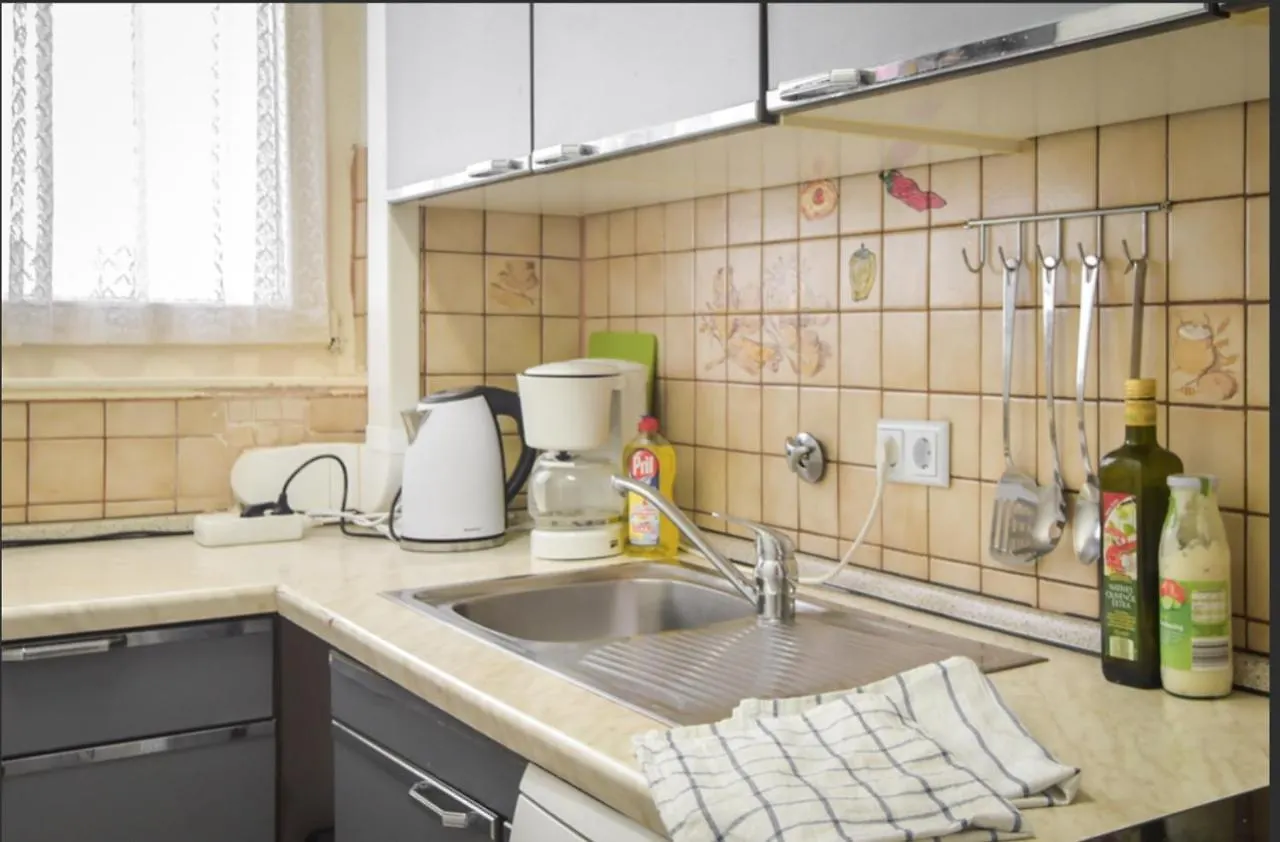 Cozy Room In Stuttgart Near Center With Shared Bathroom And Kitchen 0*,