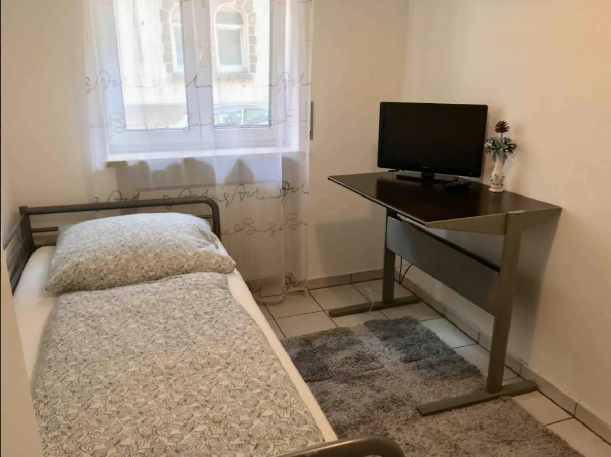 Cozy Room In Stuttgart Near Center With Shared Bathroom And Kitchen Homestay szállás